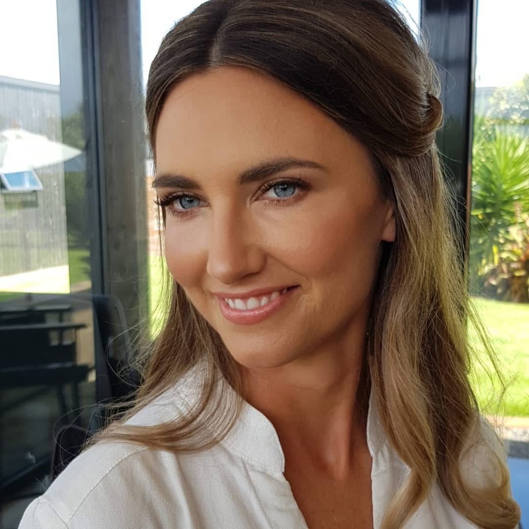 Bridal makeup with softly defined eyes and a luminous complexion